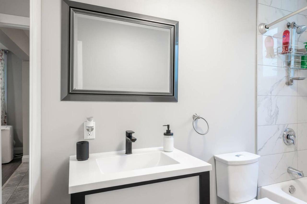 Entire 2 Bedroom Apartment Uptown Waterloo - E1 Экстерьер фото
