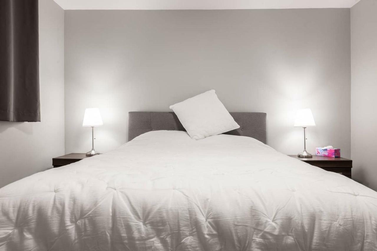 Entire 2 Bedroom Apartment Uptown Waterloo - E1 Экстерьер фото