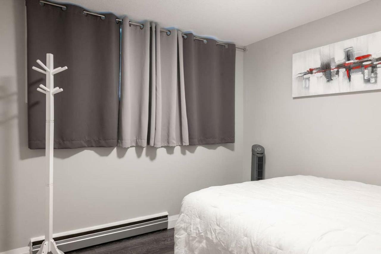 Entire 2 Bedroom Apartment Uptown Waterloo - E1 Экстерьер фото
