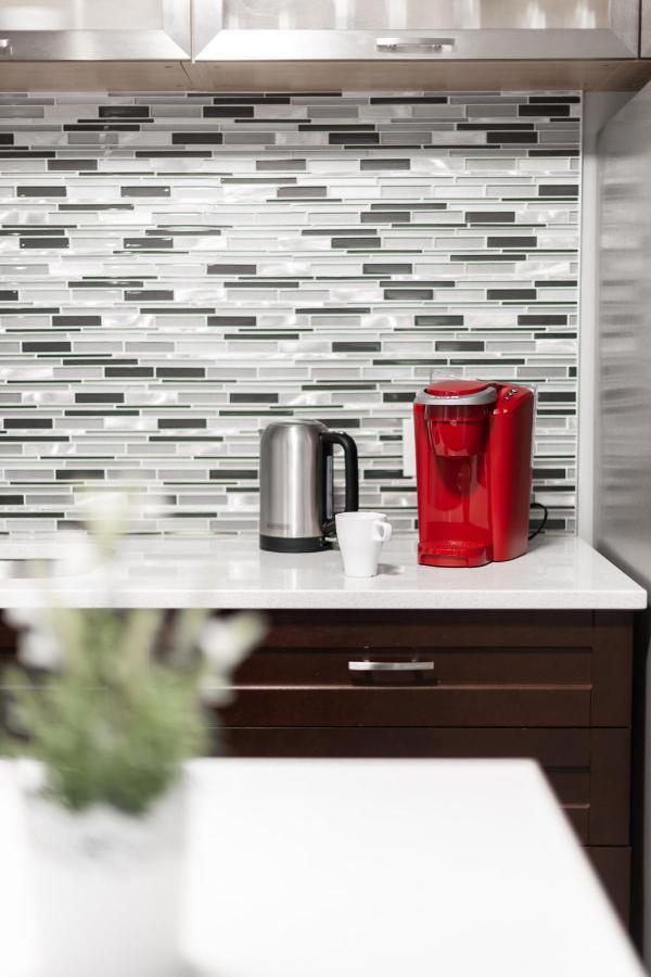 Entire 2 Bedroom Apartment Uptown Waterloo - E1 Экстерьер фото